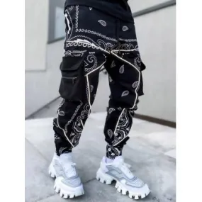 Pantalones tapered con estampado de paisley para hombre