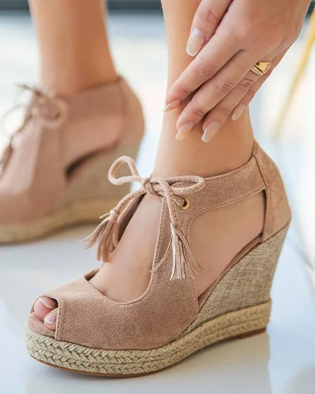 Sandalia de mujer con cuña de ante color taupe - Inès