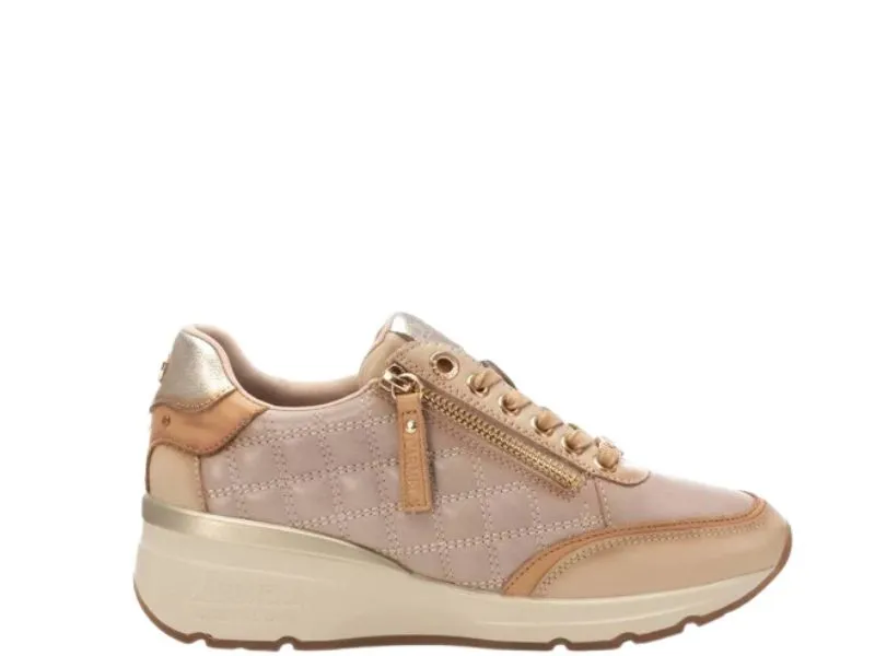 SNEAKERS DE CUÑA ACOLCHADO CARMELA EN COLOR BEIGE 16195404