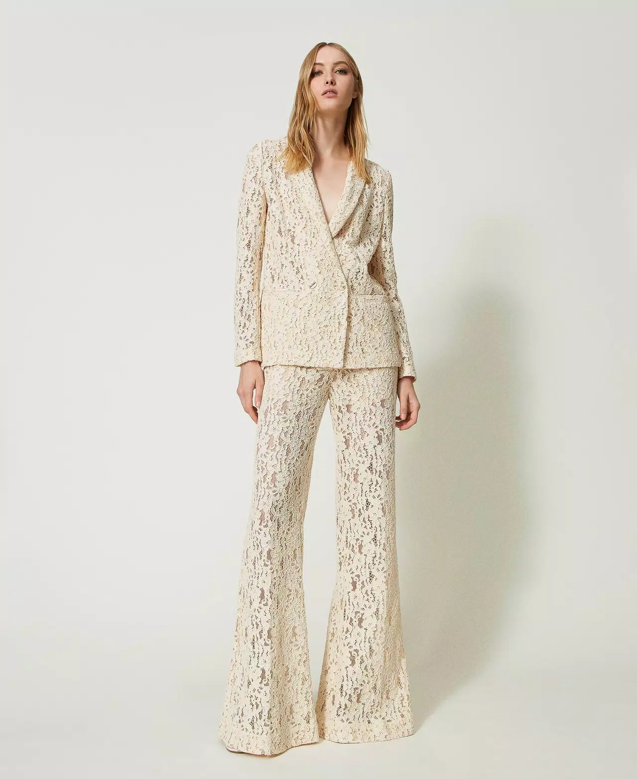 Twinset pantalon acampanado de encaje macrame